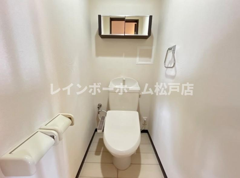 流山市加６丁目のアパートのトイレ|ゆったりとした空間のトイレです
