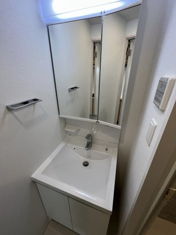 スプランディッド難波IIIの洗面所
