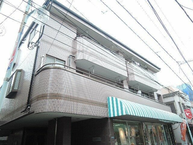 クレールコート足立の外観