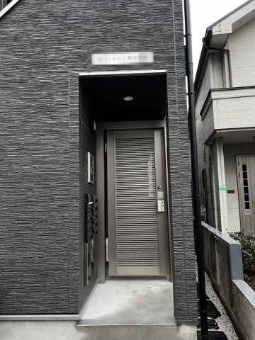 カインドネス柳沢中央のエントランス