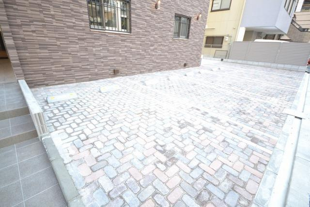 ラヴィベール上町台の駐車場