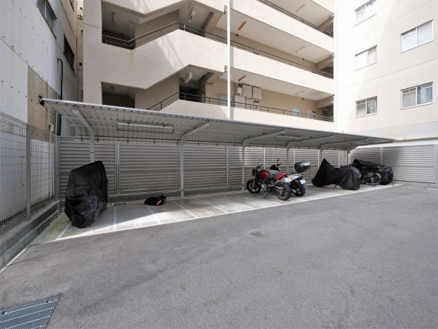 プレサンス梅田北ディアの駐車場