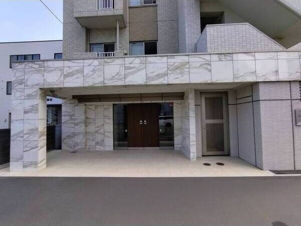 【エントランス】じょうてつアイム山鼻市電通フィエルテ