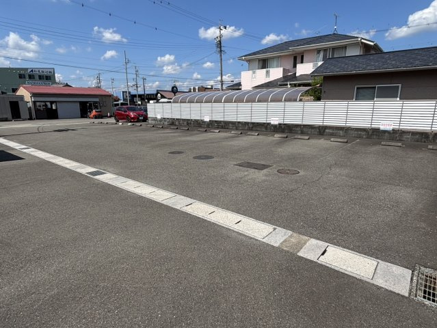 プレジールⅡ の駐車場