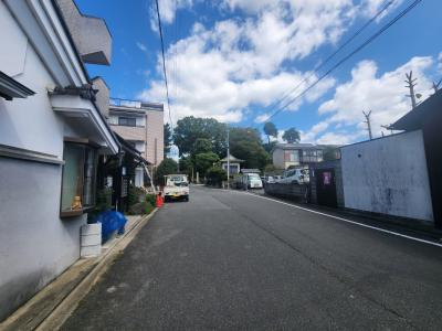 小華マンションの周辺|前面道路