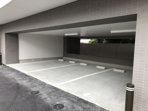 ラフルール連坊の駐車場