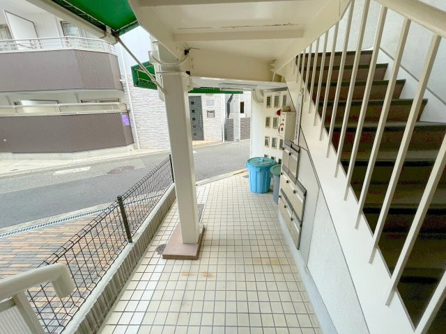 ハイツ東淀のロビー