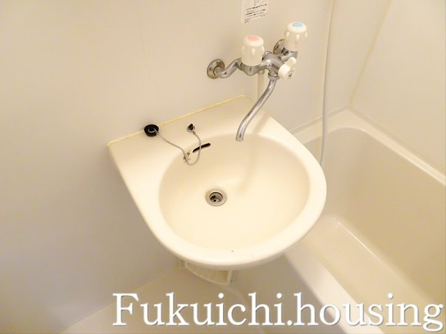 ＧＡＲＤＥＮ　ＣＯＵＲＴ　ＫＡＭＩＫＩＴＡＺＡＷＡ「ガーデンコートカミキタザワ」の洗面所