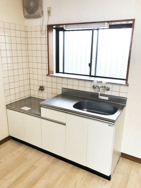 青梅市師岡町２丁目のアパートのキッチン