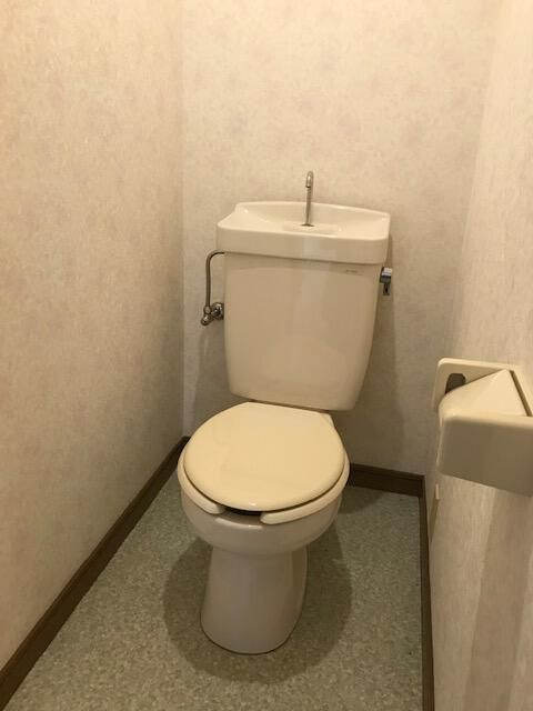 青梅市師岡町２丁目のアパートのトイレ