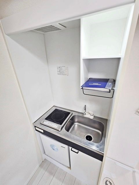 横浜市神奈川区松見町２丁目のアパートのキッチン