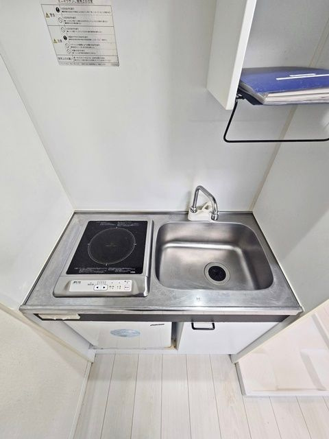 横浜市神奈川区松見町２丁目のアパートのキッチン