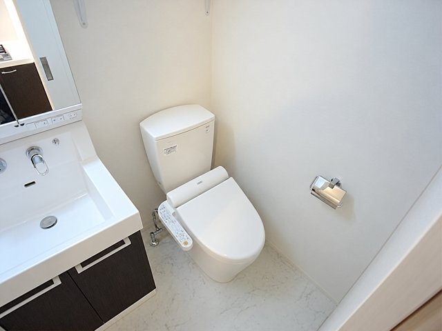 京都市東山区二町目の賃貸マンションのトイレ