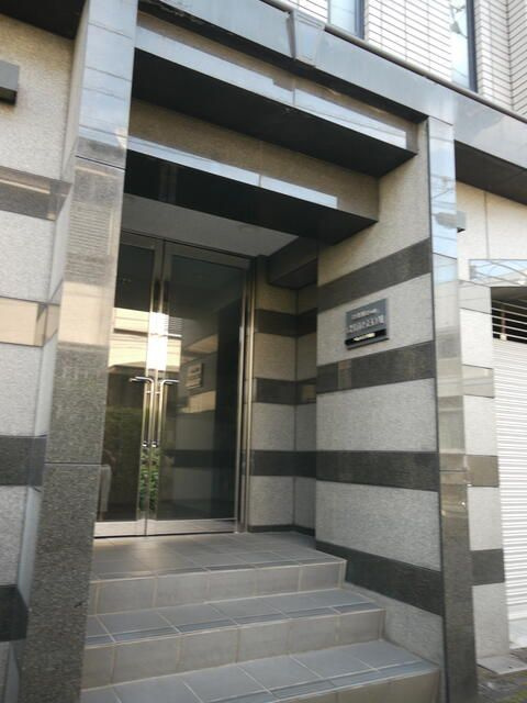 ベルメゾン千歳台のエントランス