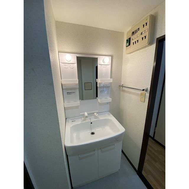 横浜市青葉区若草台の賃貸マンションの独立洗面台
