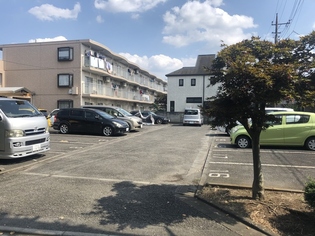 サンハイツコヤマの駐車場