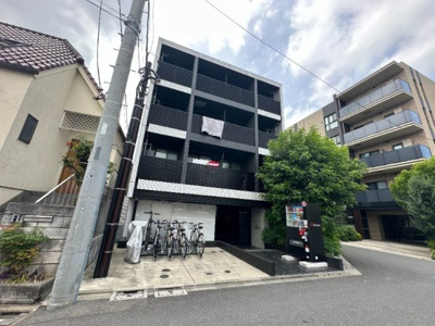 【外観】 | ARKMARK新中野 | 鉄筋コンクリート造のがっちりとした建物。