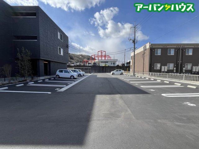 シャーメゾン シティ ルイーレの駐車場