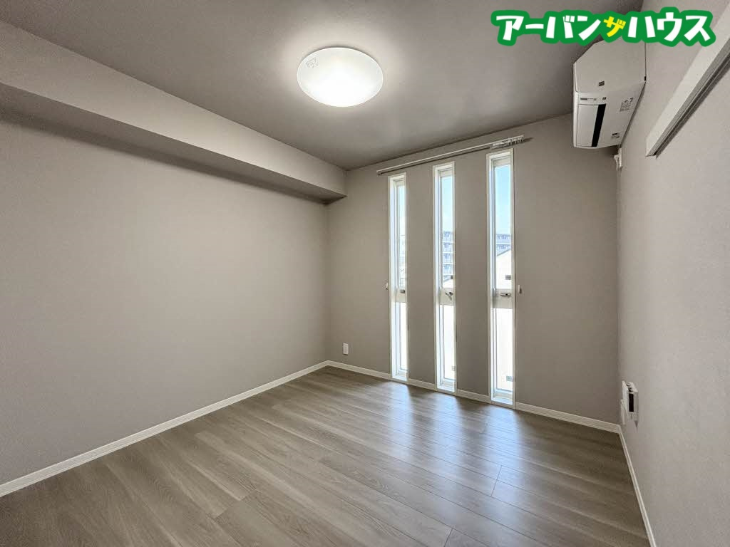 シャーメゾン シティ ルイーレの洋室