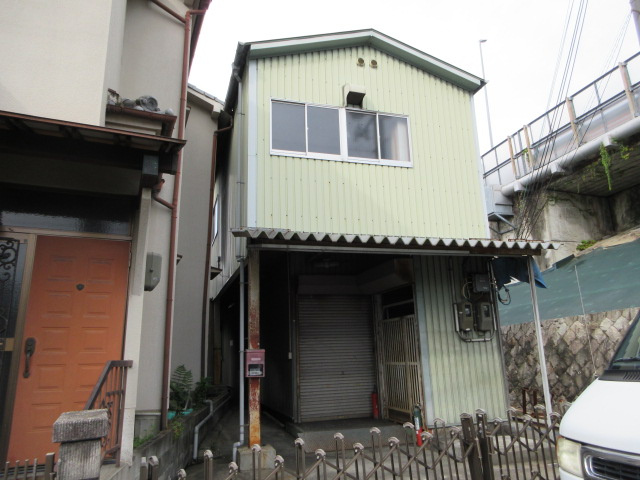 枚方市星丘１丁目の倉庫の外観