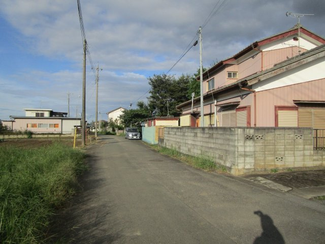 桶川市川田谷　売地の前面道路含む現地写真