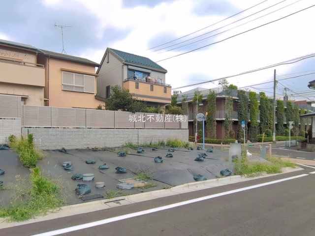 杉並区清水3丁目 全18区画1号地の外観|土地面積110.00㎡(約33.27坪)の角地
現況更地になります
現地にて土地のボリュームや陽当たりなどご確認ください
建築条件ございません
お好みのハウスメーカーにて建築できます