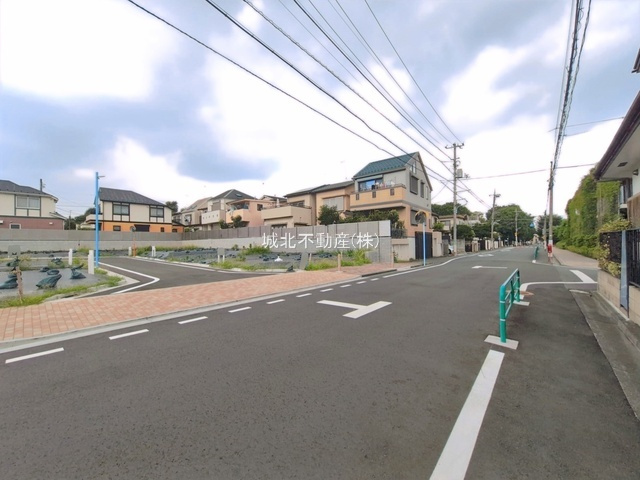 杉並区清水3丁目 全18区画 1号地の前面道路含む現地写真|東側約10.0ｍ道路公道×南側約5.0ｍ道路公道に接道する角地