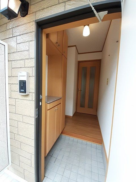 ウィステリアＢの玄関