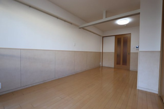 【洋室】 | ヴィラマール新寺 | 洋室5帖が二部屋で10帖の広さがあります