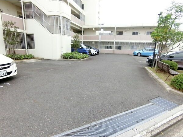 戸部マンションの駐車場