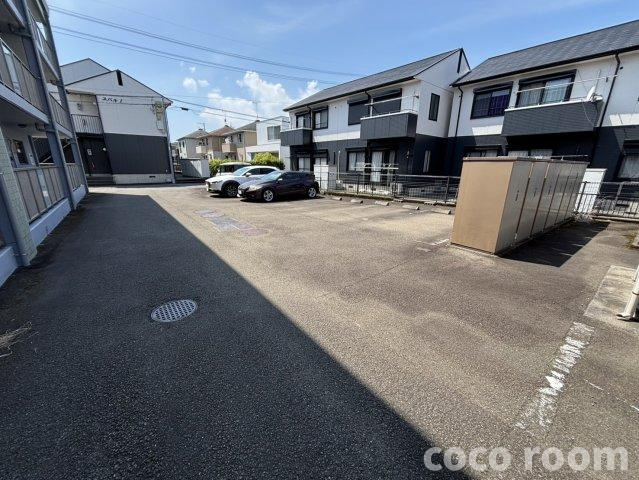 コメットの駐車場