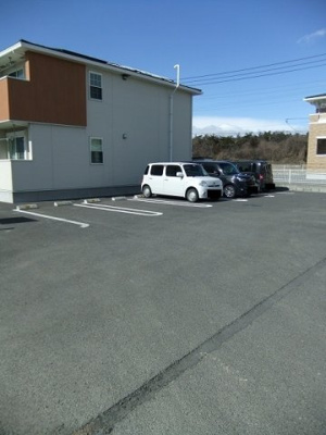 【駐車場】 | ラブアンドピースＢ