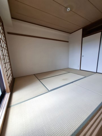 ヒルズ上甲子園の和室
