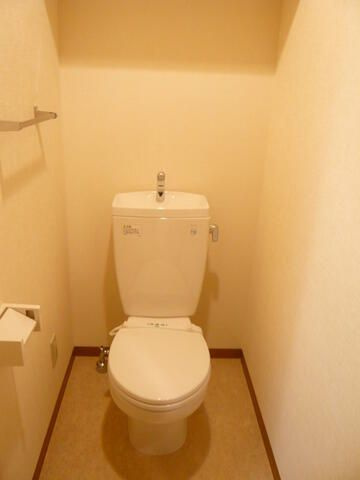 足立区中川３丁目の賃貸マンションのトイレ