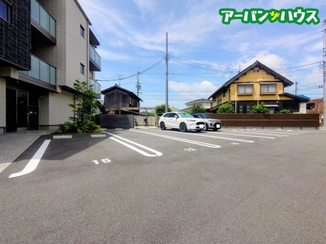 ヒロイックの駐車場