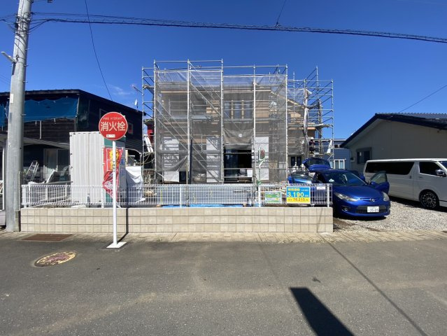 【LiveleGarden】下野仁良川 第4 全1棟の外観|〇1号棟〇
前面道路はゆとりの6ｍ幅。
車の出し入れもスムーズで、来客時も安心♪
開放感のある街並みに、暮らしやすさが広がります！
※2026年9月撮影
