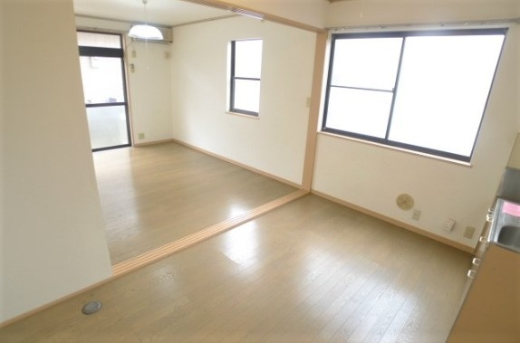 東村山市諏訪町１丁目のアパートの居間・リビング