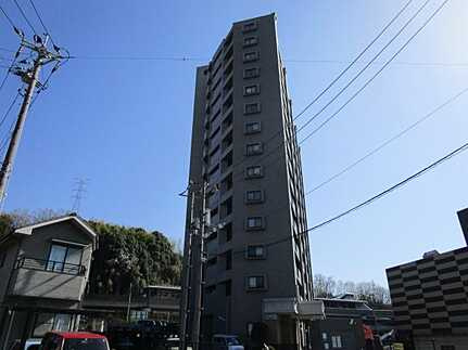 ファミール毘沙門台駅前の外観