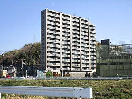 ファミール毘沙門台駅前の外観
