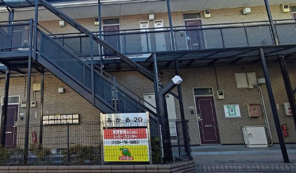 板橋区成増４丁目のアパートのエントランス