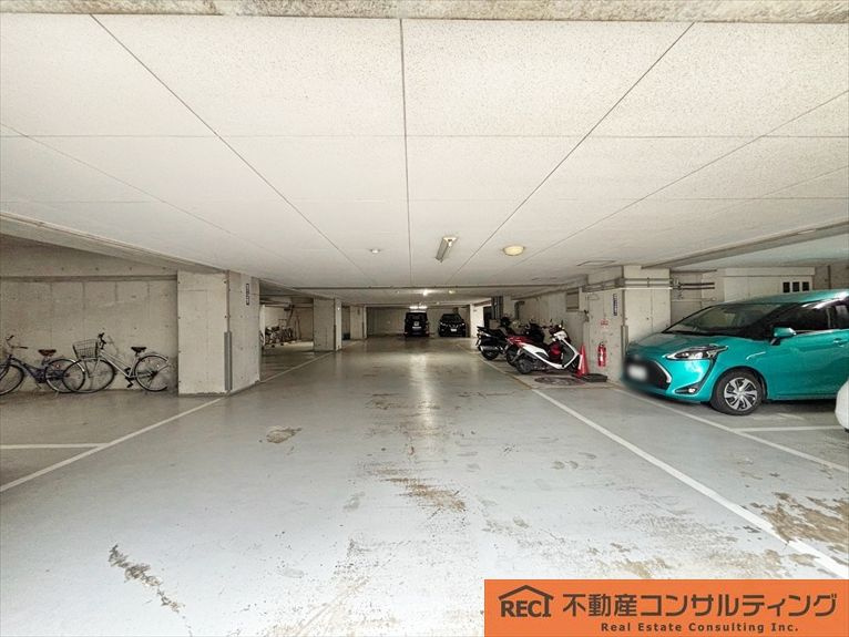 ネオ甲子園の駐車場