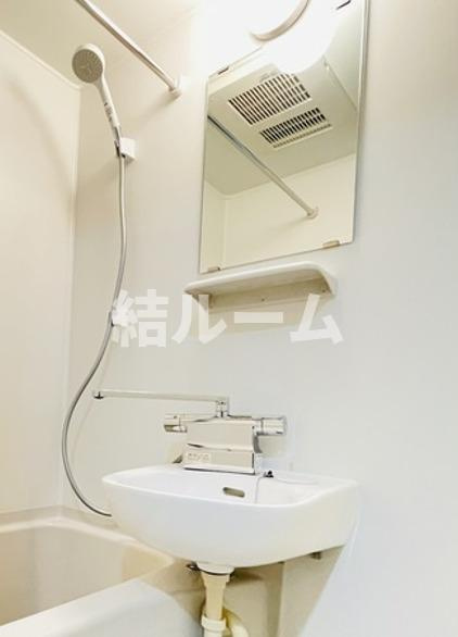 江戸川区北小岩２丁目のアパートの洗面所
