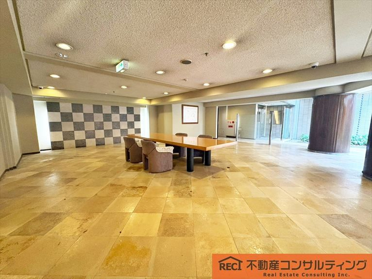 ダイアパレスロイヤル香櫨園のエントランス
