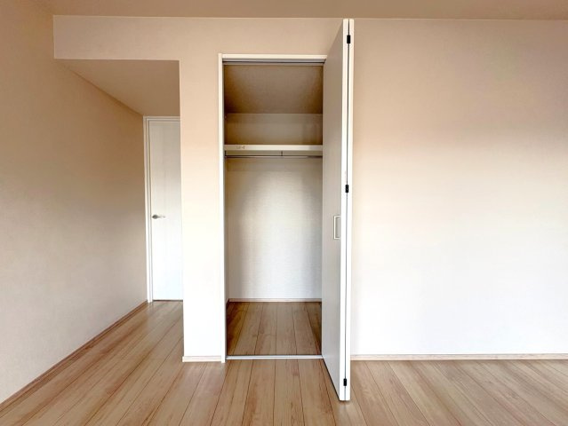 ◆リフォーム済◆橋本駅徒歩２分◆５階建て最上階の南東角住戸の４ＬＤＫ◆メロディーハイム希望ヶ丘の洋室|洋室クローゼット