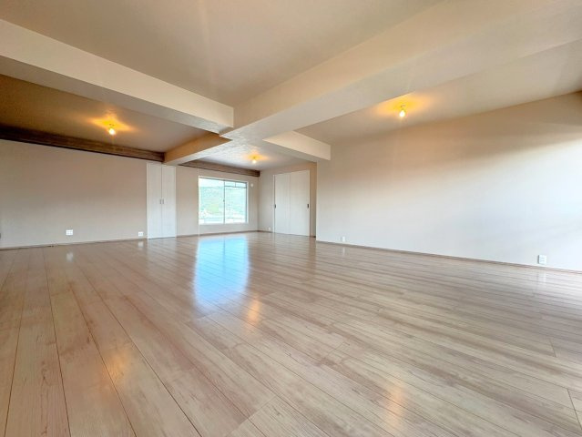 ◆リフォーム済◆橋本駅徒歩２分◆５階建て最上階の南東角住戸の４ＬＤＫ◆メロディーハイム希望ヶ丘の居間・リビング|リビング