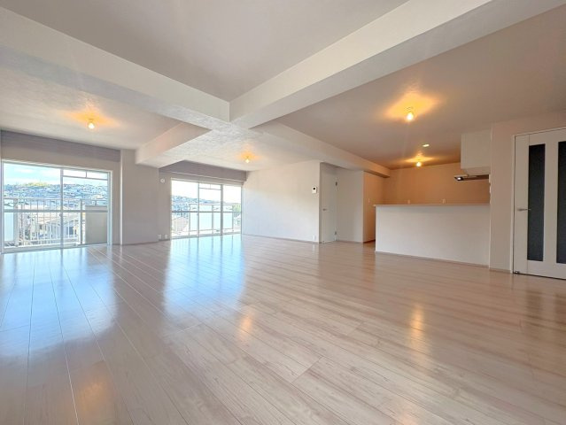 ◆リフォーム済◆橋本駅徒歩２分◆５階建て最上階の南東角住戸の４ＬＤＫ◆メロディーハイム希望ヶ丘の居間・リビング|リビング