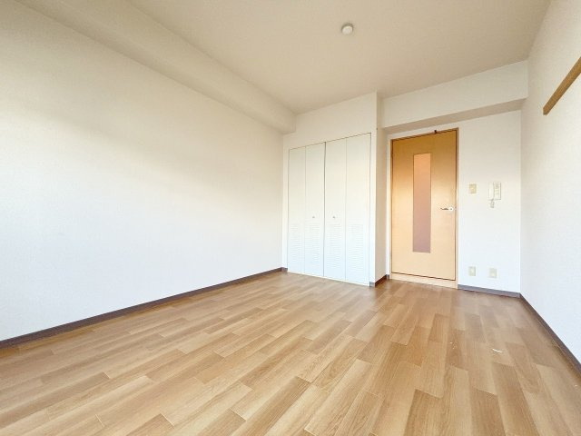 アレルヤの洋室