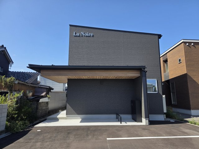 Ｌａ　Ｎｏｉｒｅのエントランス
