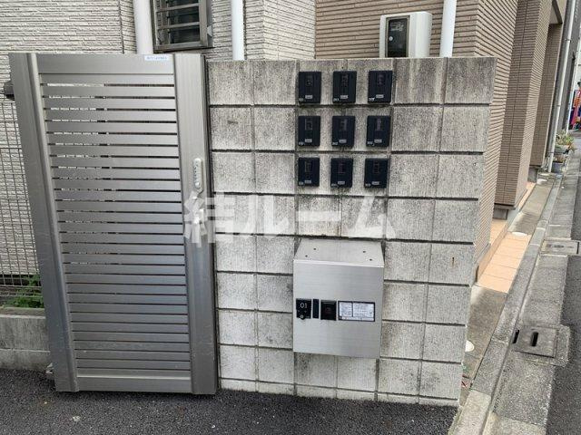 荒川区町屋５丁目のアパートのエントランス