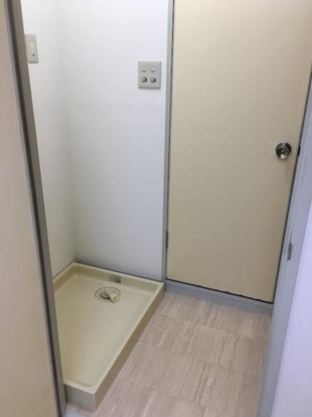 岩瀬マンションの玄関